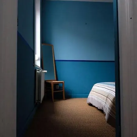 Chambre dans maison 1930 à 800m du Fresnoy